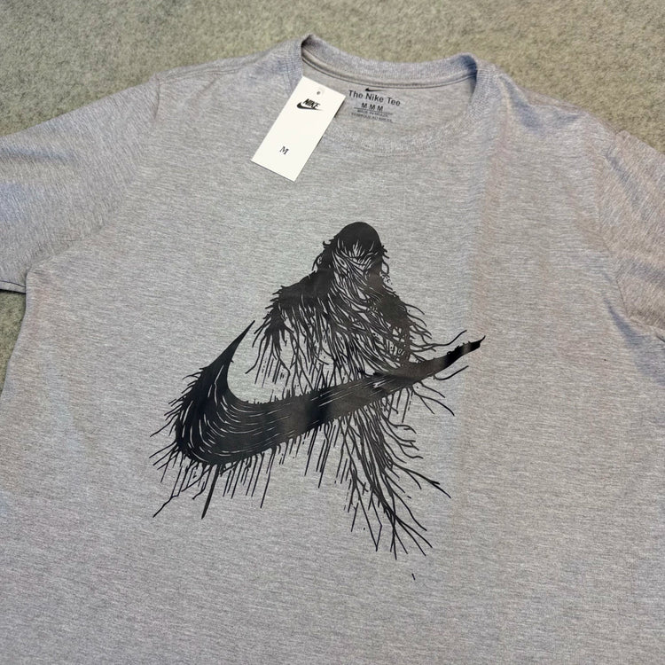 Camiseta NK Monstro Cinza