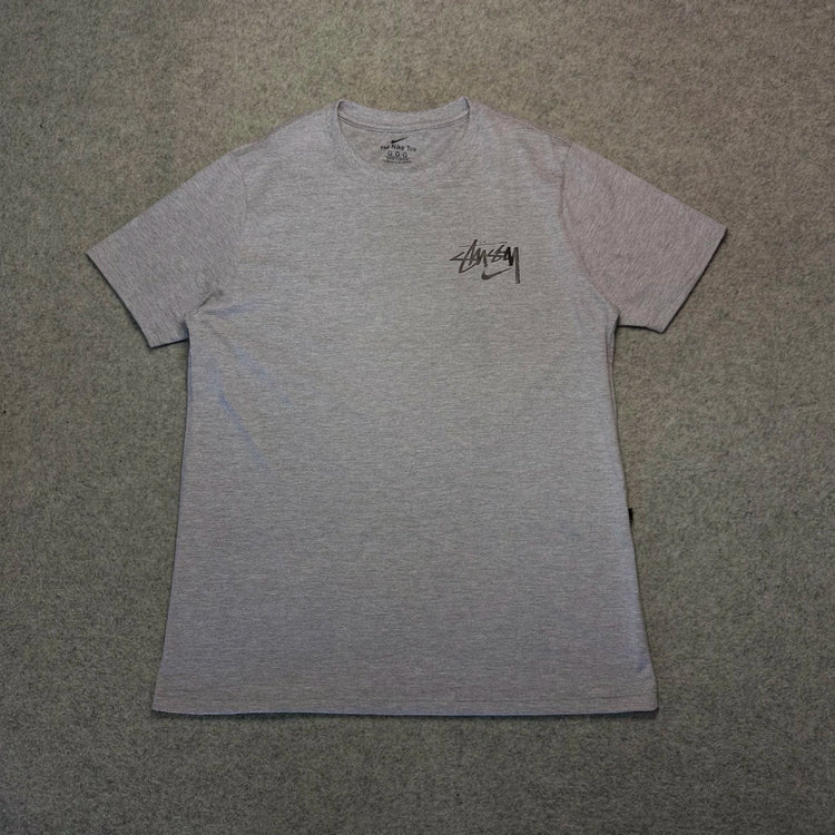 Camiseta NK Stussy Cinza