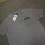 Camiseta NK Stussy Cinza