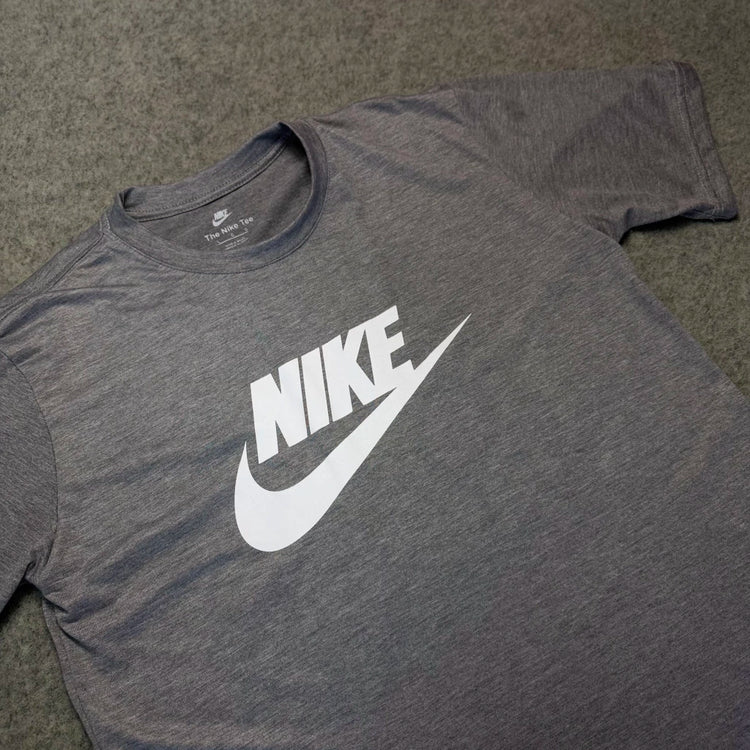 Camiseta NK Futura Cinza